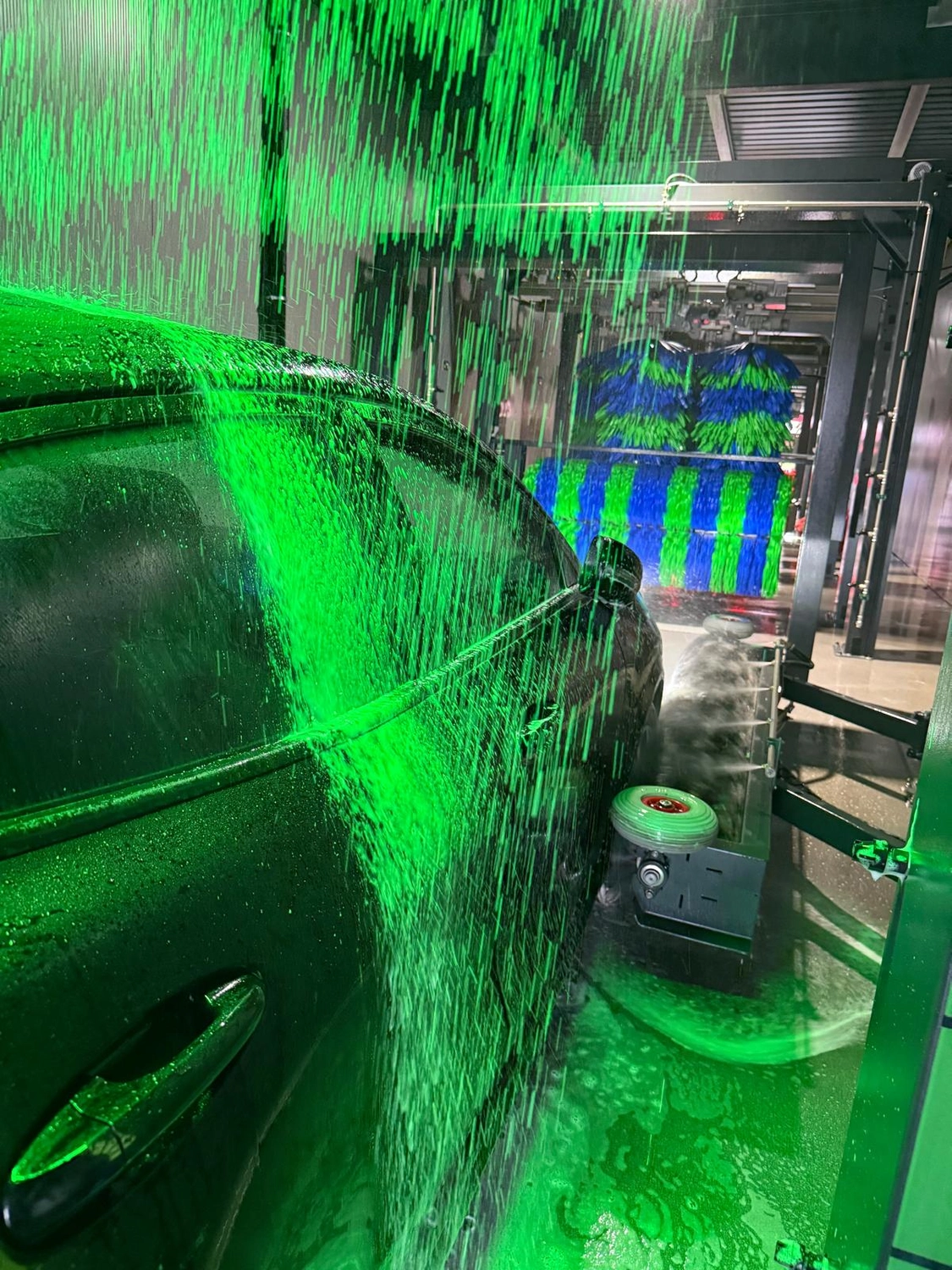 Bubbles die Autowäsche - Auto in der Waschanlage